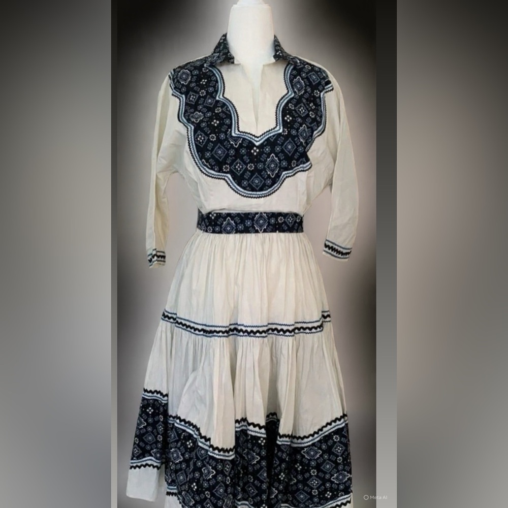Vintage Western Patio Set White and Black Paisley Ric Rac women’s small medium